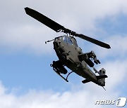 적 섬멸 위해 기동하는 코브라 헬기