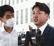경찰, 이준석 '성 접대 의혹' 불송치 결정.."증거인멸·무고 혐의는 계속 수사"