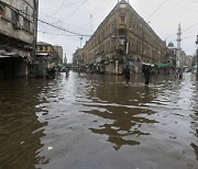 '홍수' 피해입은 파키스탄서 수인성 질병 확산..누적 사망자 300명↑
