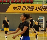 [천안 연합 연습경기] '삼성생명 소속 첫 실전' 키아나 스미스, 동료들은 "개인 능력은 확실하다"