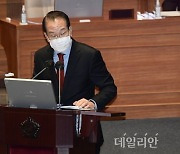 대정부질문 답변하는 권영세 통일부 장관