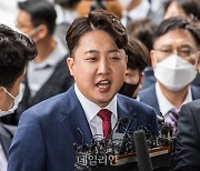 '성상납 의혹' 이준석 불송치..경찰 "공소시효 지났다"