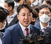 이준석 '성접대 의혹' 불송치 처분.. 경찰 "공소 시효 지났다"