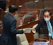'軍 팬티 예산' 논란..한덕수 "처우 현격히 개선, 전력 차질 없어"
