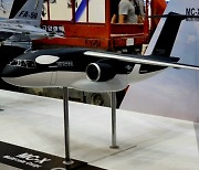 [단독] 'KF-21N 함재기, 제트수송기' 모형 첫 공개..국내 개발용