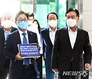 민주당 '수사 편파적' 경기남부청 항의 방문