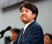 경찰, '성 접대 알선수재 의혹' 이준석 불송치.."증거인멸 수사 계속"