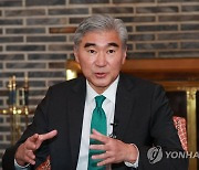 기자간담회서 발언하는 성 김 대북정책특별대표