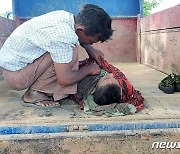 미얀마 군부, 학교에 '헬기 사격'..어린이 최소 11명 사망