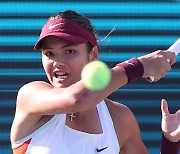 '신데렐라' 라두카누, 한국 첫 무대서 값진 승리..우치지마 완파 [WTA 코리아오픈]