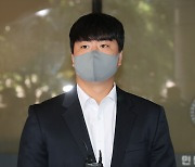"전기파리채 손 넣게 강요".. '학폭 의혹' 이영하, 첫 공판서 혐의 부인