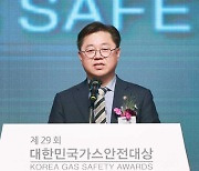 "산업용 전기료 한시적 차등 인상·농업용 전기 특례 철폐도 검토"