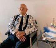 호주 최고령 노인, 110세에 타계.."코로나19 감염 후 몸 약해져"
