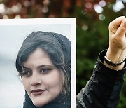 '히잡 미착용' 여성 의문사 이후 이란서 반정부 시위 확산