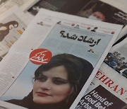 '히잡 안 썼다' 체포된 이란 여성 사망, 번지는 항의 시위에 "6명 사망, 1000명 체포"