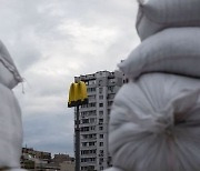 우크라 수도 키이우, 맥도날드 매장 재오픈..당국 "재건 시작됐다"