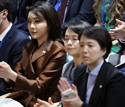 尹, 유엔서 '자유' 21번 외쳐..김건희 여사,  특별석서 내조