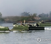 남한강에서 열린 한미 연합 도하 훈련