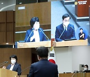 김동연-국힘 도의원, 첫 도정질문서 '정무직 인사' 놓고 설전(종합)
