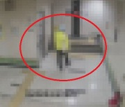 신당역 내부 CCTV 공개..전주환, 망설임 없이 여자화장실로