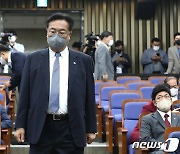 정진석 비대위원장 '국민의힘 의원총회 참석'