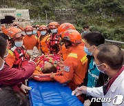 中쓰촨성 강진 실종 남성, 17일 만에 '기적'의 생환