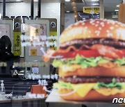식약처, '감자튀김 이물질' 맥도날드 지점 불시 조사.."위생관리 지적"
