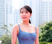 [E포토] 정은지, '과감하게 파인 블루 드레스'