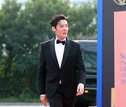 [E포토] 최진혁, '카리스마 폭발 순간'