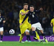 [unl.review] '다이크스 멀티골' 스코틀랜드, 우크라이나 3-0 제압..조 1위 도약