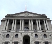 영국 중앙은행 기준금리 두 번 연속 0.5%P 인상 '빅스텝'