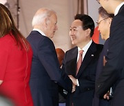 바이든과 48초 만난 尹대통령.. 韓美회담 불발 가능성
