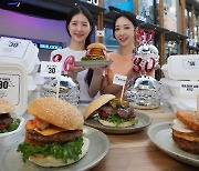 [포토] 롯데리아, 불고기 버거 30주년 기념 팝업스토어 개소