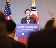 Yoon underlines digital freedom at NYU forum