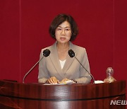 발언하는 권인숙 민주당 의원