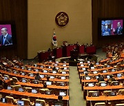 尹 비속어 논란과 '48초' 환담으로 뒤덮인 대정부질문[영상]