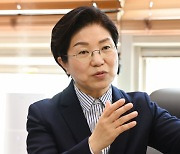 경찰, '사과 200상자 의혹' 김미경 은평구청장 관련자 압수수색