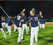 영국에 이어 체코, 첫 WBC 본선 진출..스페인에 3-1승