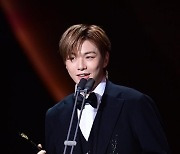 아시아스타상 수상한 강다니엘 [포토]