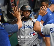 [토론토 게임노트] 게레로 Jr 2년 연속 30홈런!..토론토, PHI에 연장 끝내기 패배