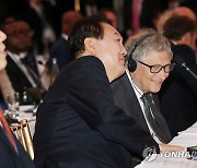 윤석열 대통령, 빌 게이츠와 대화
