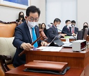 민주당, '김건희 의혹' 관계자 국감 증인 채택 강행 처리