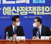 [포토]충북·충남 예산정책협의회, '대화하는 이재명-박홍근-조정식'