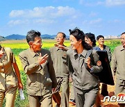 북한 선전대원들.."대중을 당 정책 관철로 발동"