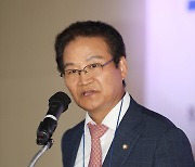발언하는 김용판 의원