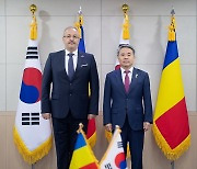 한·루마니아 국방장관 회담.. "국방·방산 협력 확대"