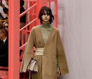 펜디, 밀라노에서 2023 봄-여름 여성 컬렉션 패션쇼 선보여