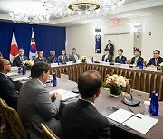한미일 외교장관, 뉴욕서 회담.."북핵 위협에 3국 공조 강화"