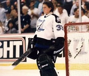 [기억할 오늘]NHL 하키의 역사를 새로 쓴 여성 선수