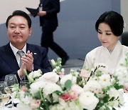 캐나다 동포 만난 尹대통령 "양국관계 나날이 발전.. 가교 역할 감사"